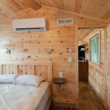 Spring Gulch Cottage 1 Mount Airy Room photo
